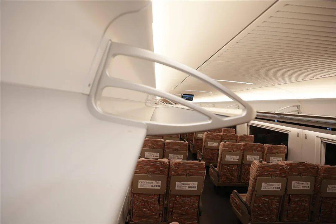 京哈高铁上冰凤凰来啦想一睹它的芳容吗安排