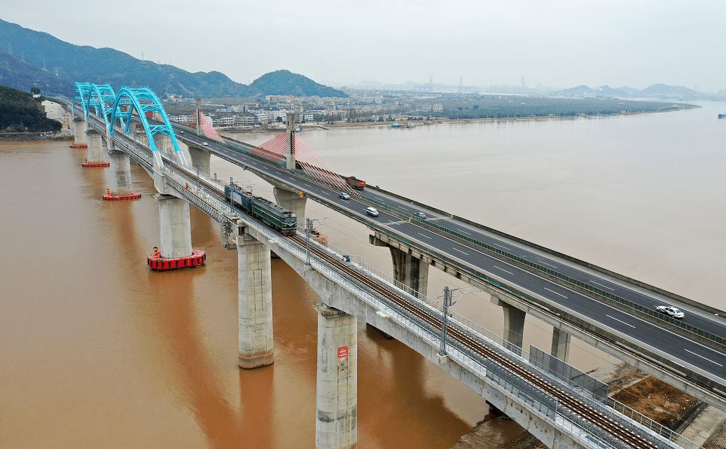 带电首发金台铁路顺利完成热滑试验将于今年通车