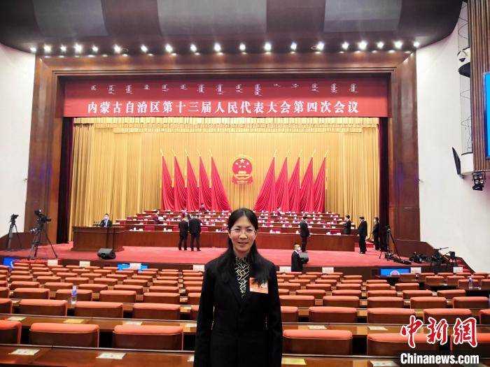 内蒙古女人大代表返乡创业 用"锁阳猪"闯出新天地_李菊兰