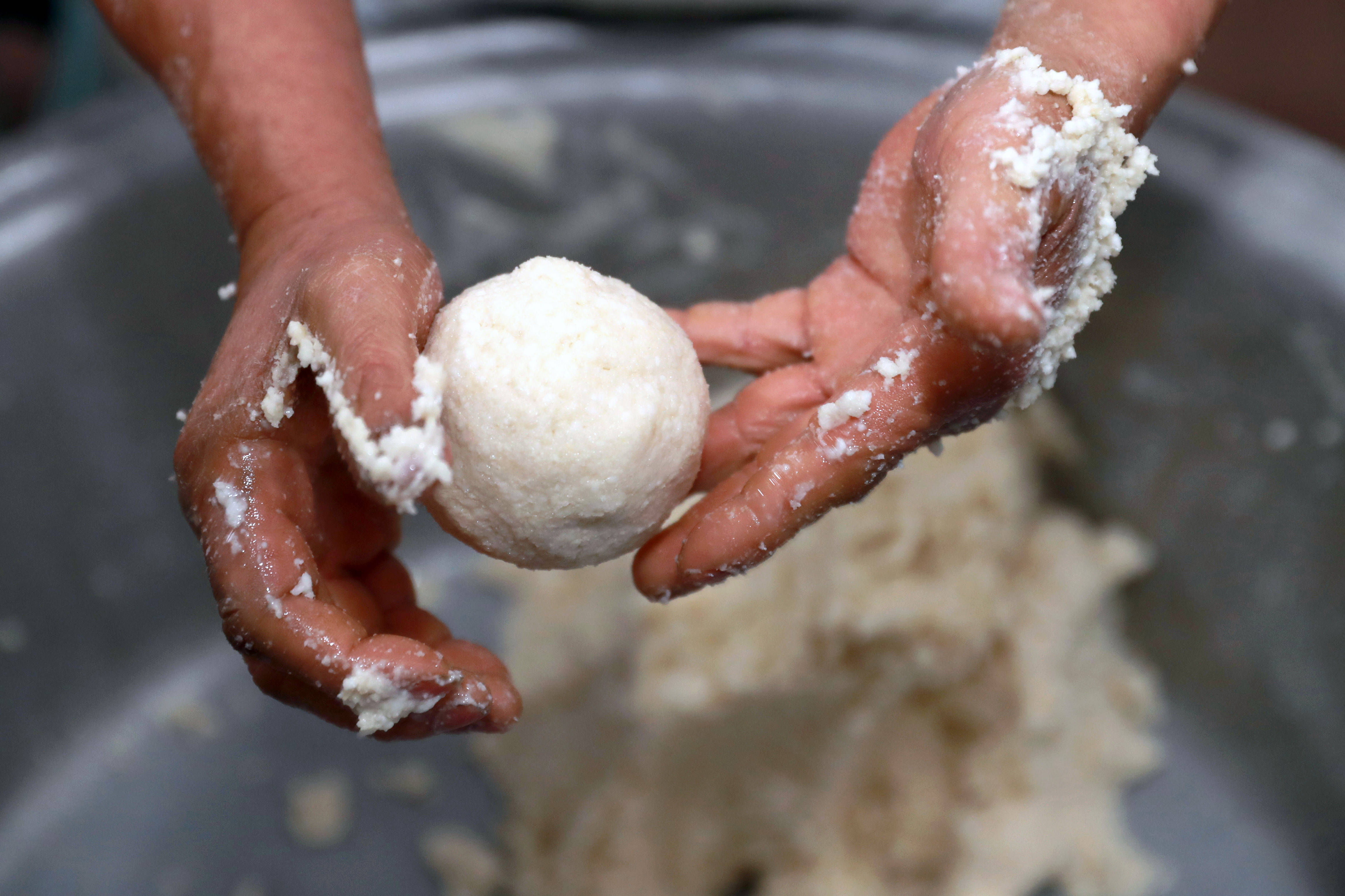 贵州黔西黄粑飘香迎新年