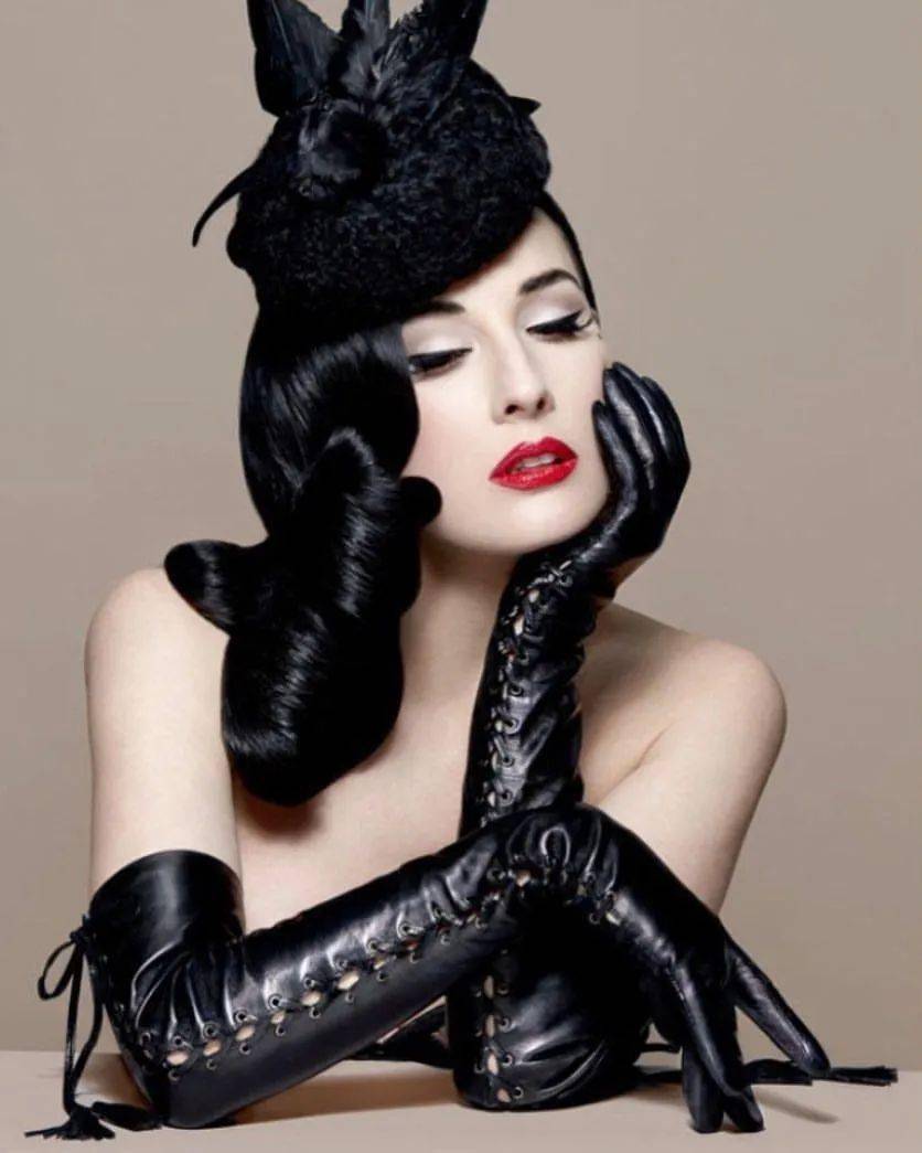 这个优雅的英国男人,凭什么征服英女王,最贵舞娘dita,梅艳芳?