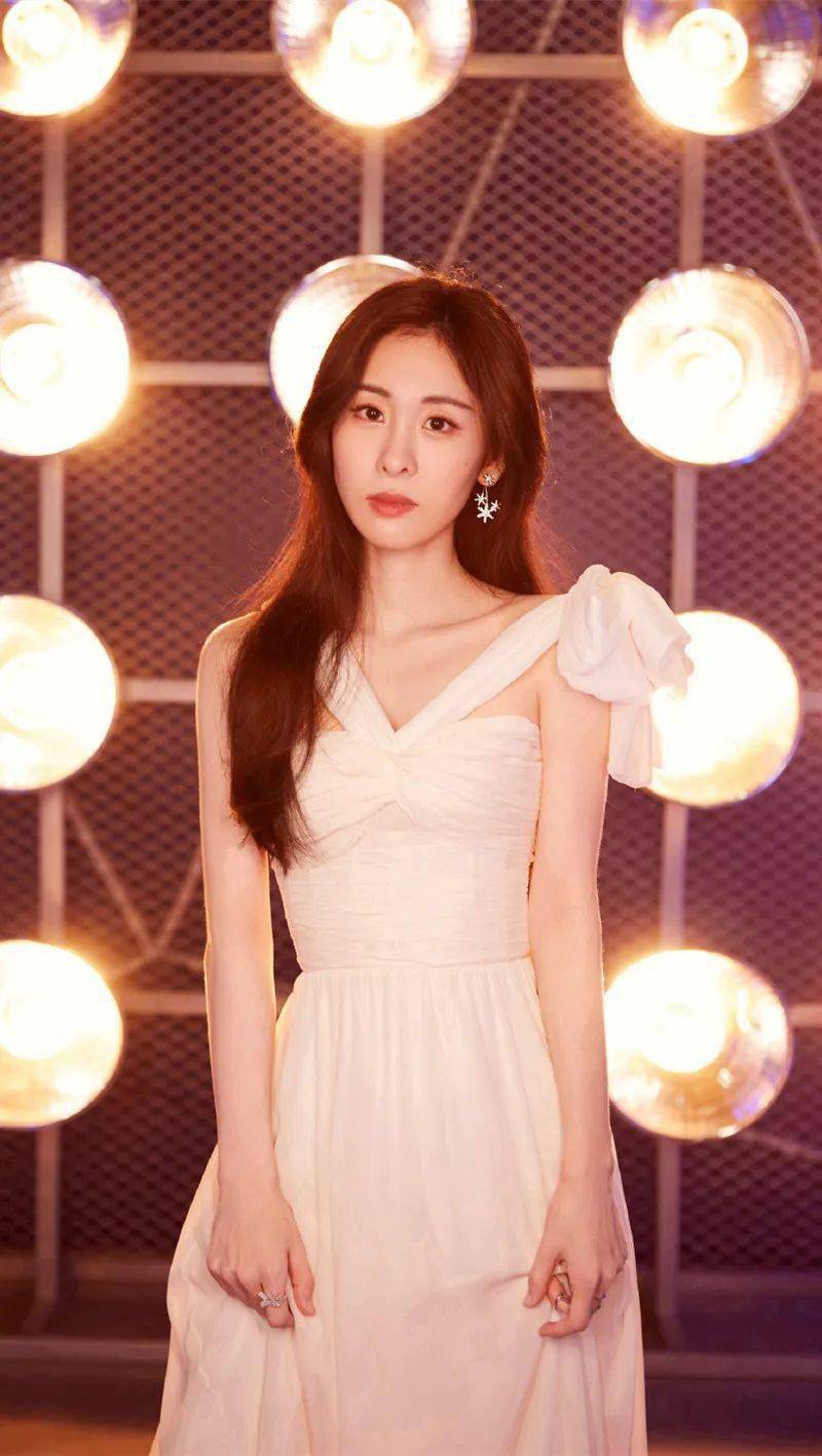 手机壁纸张碧晨