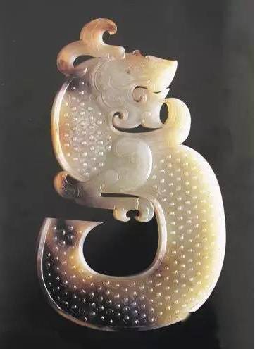 狮子山龙形玉佩：玉器史上威猛时代的绝唱_搜狐网
