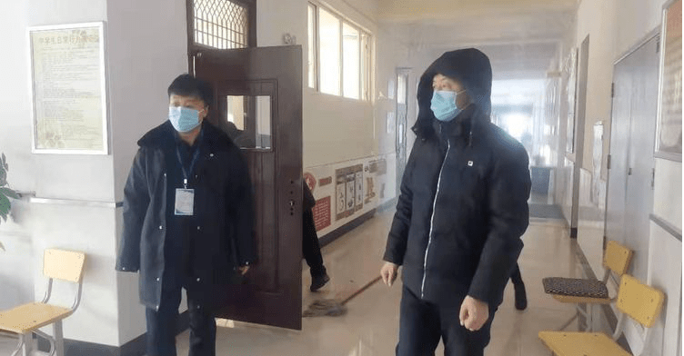 千灯共燃曜小城02师者担当勇逆行明水县滨泉初级中学在行动