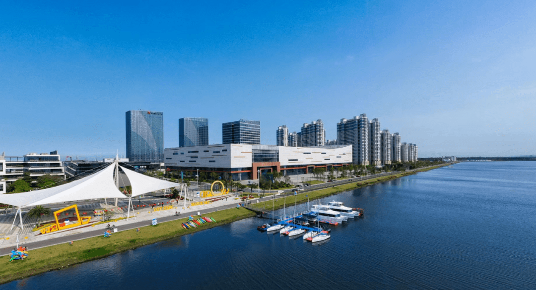 长乐区行政中心将搬迁至滨海新城,而东湖数字小镇市级夜色经济体验