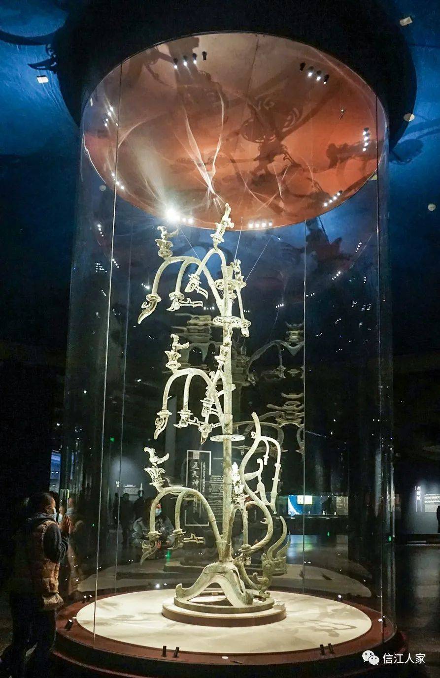 广汉三星堆陶器玉器金器神树