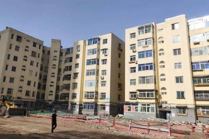 给老旧楼房"美颜"后,这群城市美容师让百姓"穿越"了!_改造