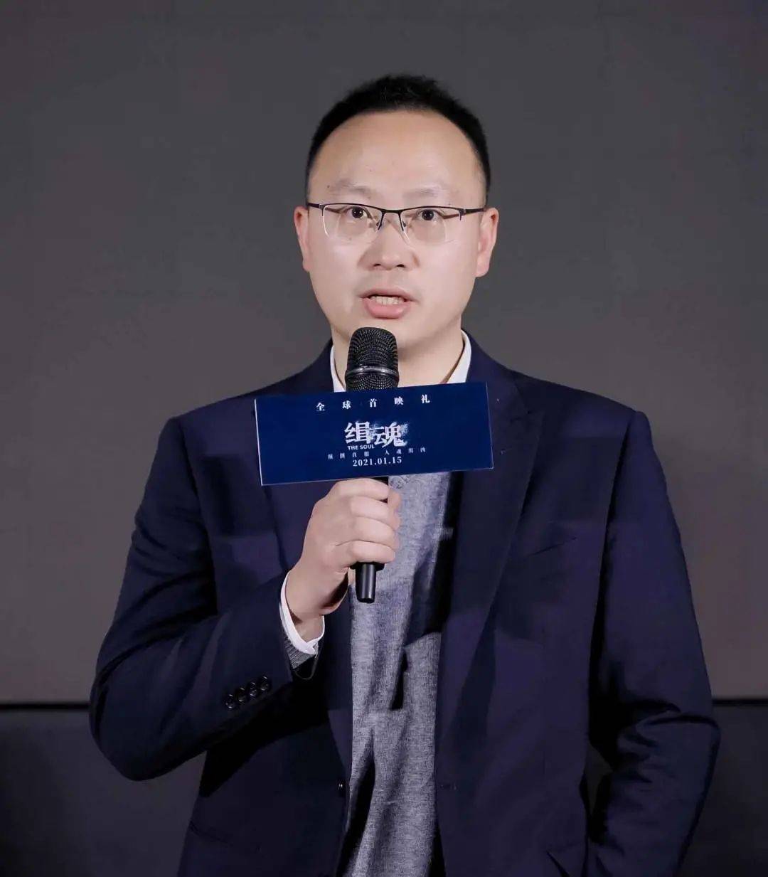 江波谈到影片中的"王世聪",小说中的"王十二",作者江波说:"古往今来有