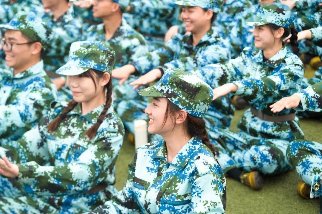 图 | 2021广工军训最潮发型:双麻花辫//训练场上最靓的仔//穿上军训