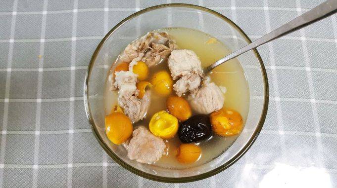 每日分享:凤眼果骨头汤,这汤极其鲜美,香浓如奶超级无敌好喝