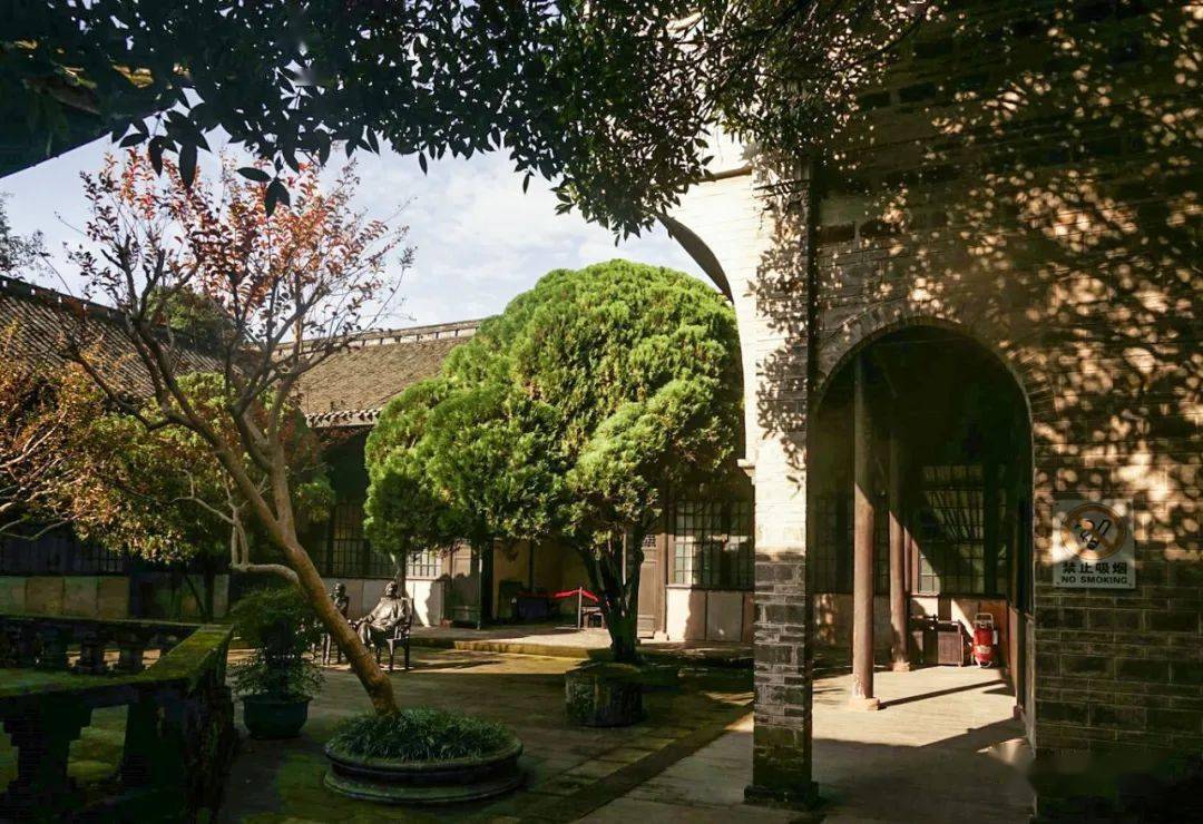 安仁:爱国将领刘文辉公馆_雕塑