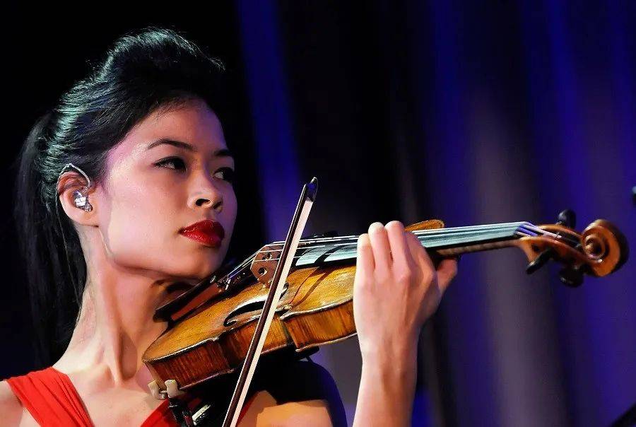 曾经红遍全球的华裔小提琴天才和自己的虎妈决裂了20年