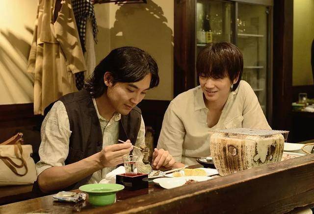 插图:电影《影里》剧照从社会学的角度来看,人类是群居动物,即使有些