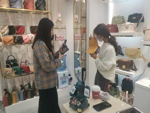 皮具店加盟排行榜_90后小伙加盟皮具店不到半年百万资金＂打水漂＂