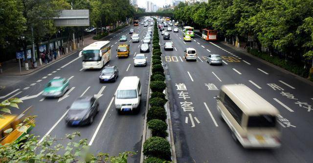 14岁少年公交车猝死 家长质疑司机救助不当索赔50万 番禺市 14岁少年公交车猝死 家长质疑司机救助不当索赔50万 番禺市