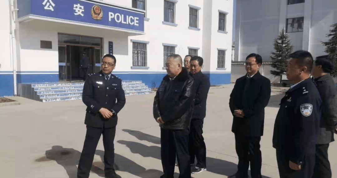 一行先后深入盐官镇综治中心,县法院家事审判中心,县公安局永兴派出所