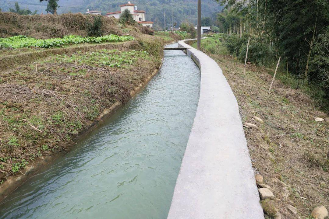 据悉东风水库及其引水渠和万丰岩水库的有效灌溉面积分别为1.