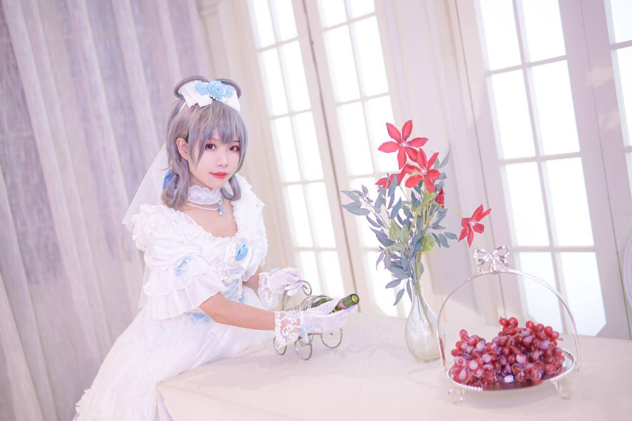 洛天依薔薇花嫁cosplay