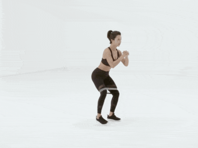 78绑膝蟹步走臀部有明显的内收夹紧感,千万不要过度挺腰.