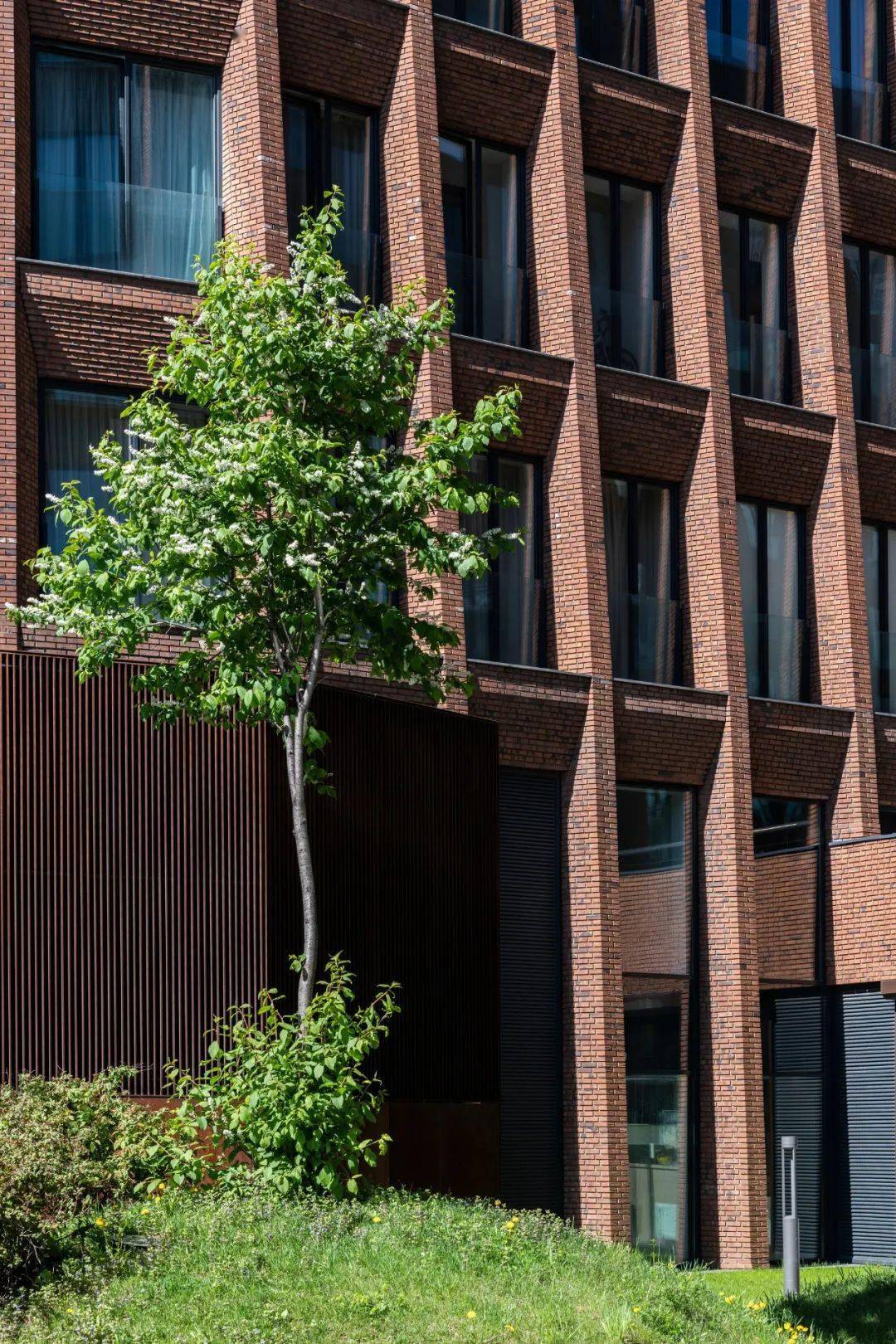 设计| 工业风"砖塔式"住宅