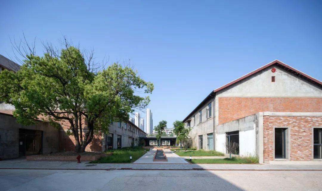 亲切与距离武汉良友红坊文化艺术社区景观改造记