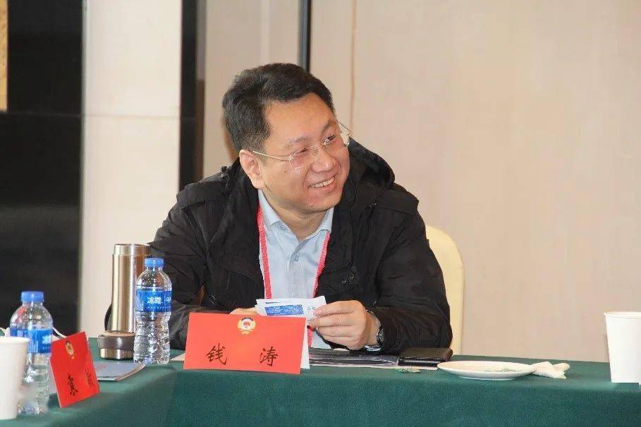 杨立委员:听了代区长周子川所作的《政府工作报告》,倍受鼓舞.