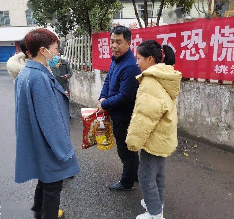 我在桐庐过大年瑶琳小学党员教师走访外省留桐家庭