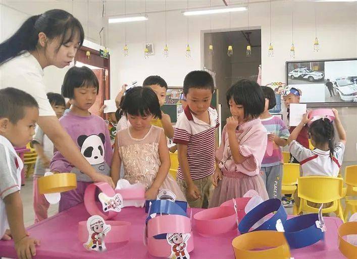 大理州9个人口较少的民族_大理州民族中学图片