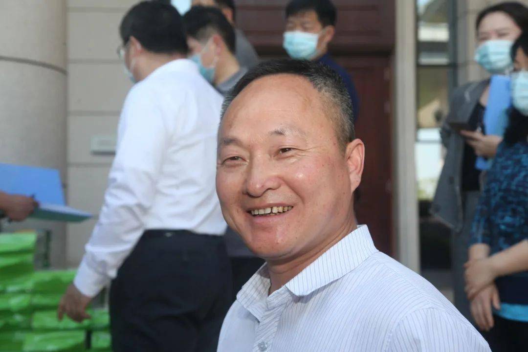 奋战在脱贫攻坚战场的人大干部