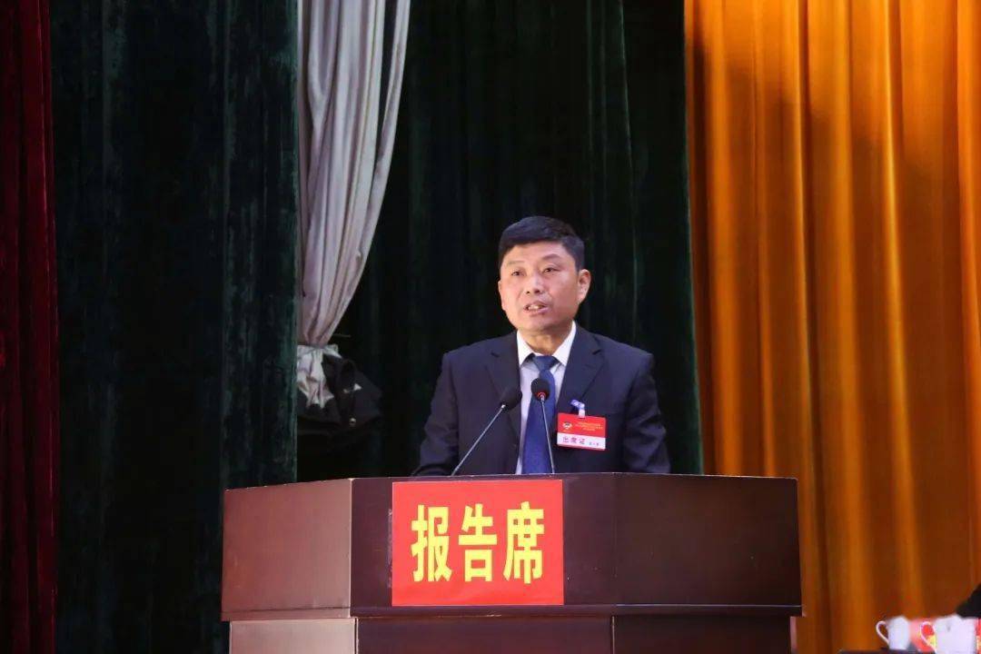 袁大勇在报告中,从三个方面回顾了区政协2020年的工作.