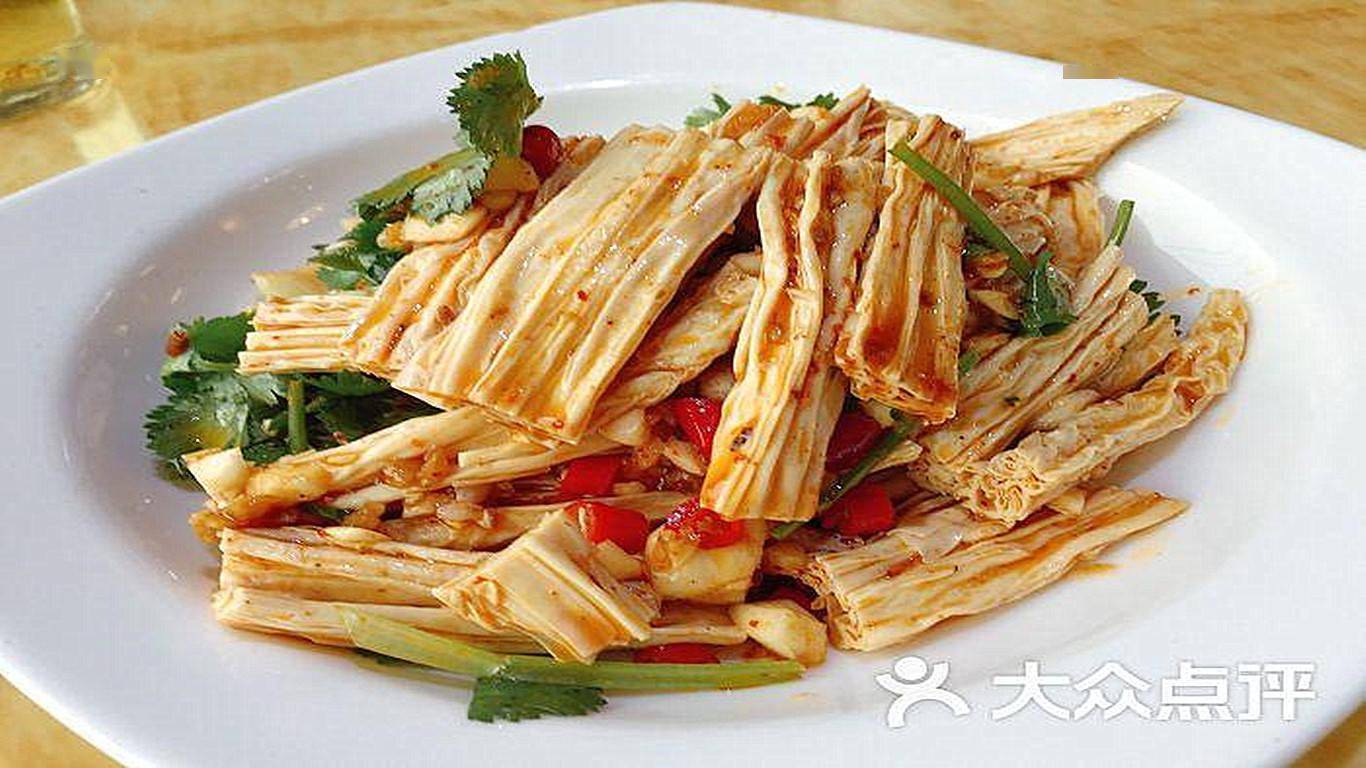 美食湖南经典家常菜红烧豆笋脆嫩爽口味美醇香扑面而来