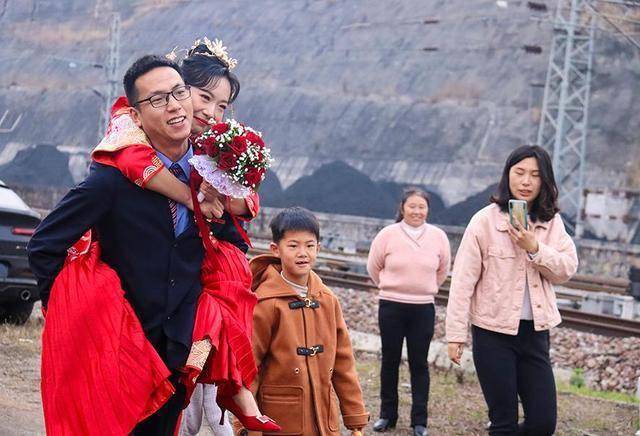 岗位上的别样婚礼