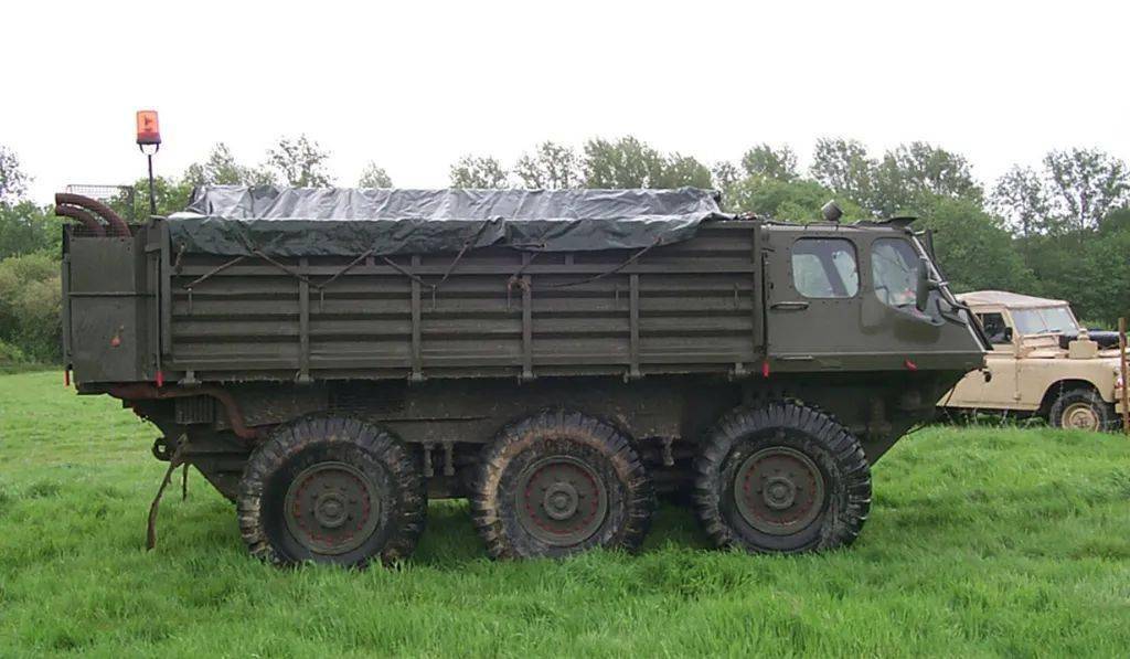 搭载劳斯莱斯发动机的奇葩英国斯托利两栖货运车