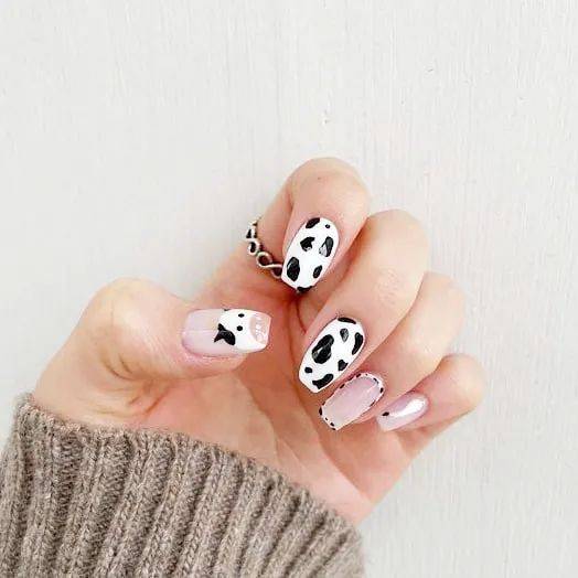 就是牛年美甲最应景的款式了~最近风靡全网的奶牛纹美牛年降至,奶牛纹