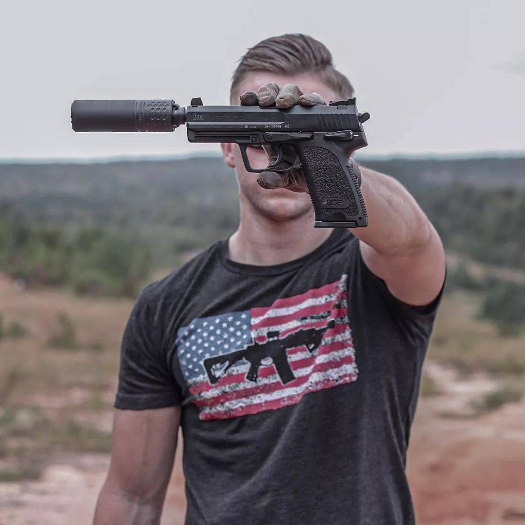 游戏人生各位还记得cs里警专手枪usp吗