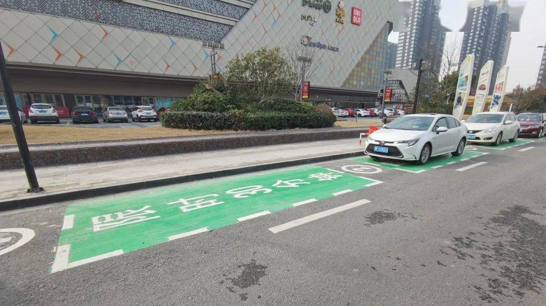 什么颜色的车位是免费停车位 3b76a111a13b4574945f04d6deb3ca7a.jpeg