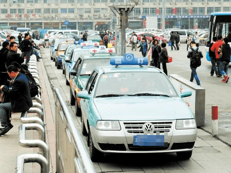 长沙市民 除夕到初二巡游出租车加收服务费_手机搜狐网