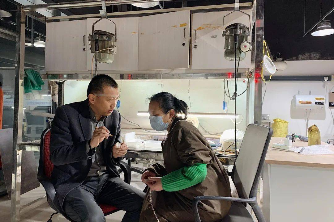 县委常委,常务副县长徐冰来水晶城慰问优秀人才_东海县