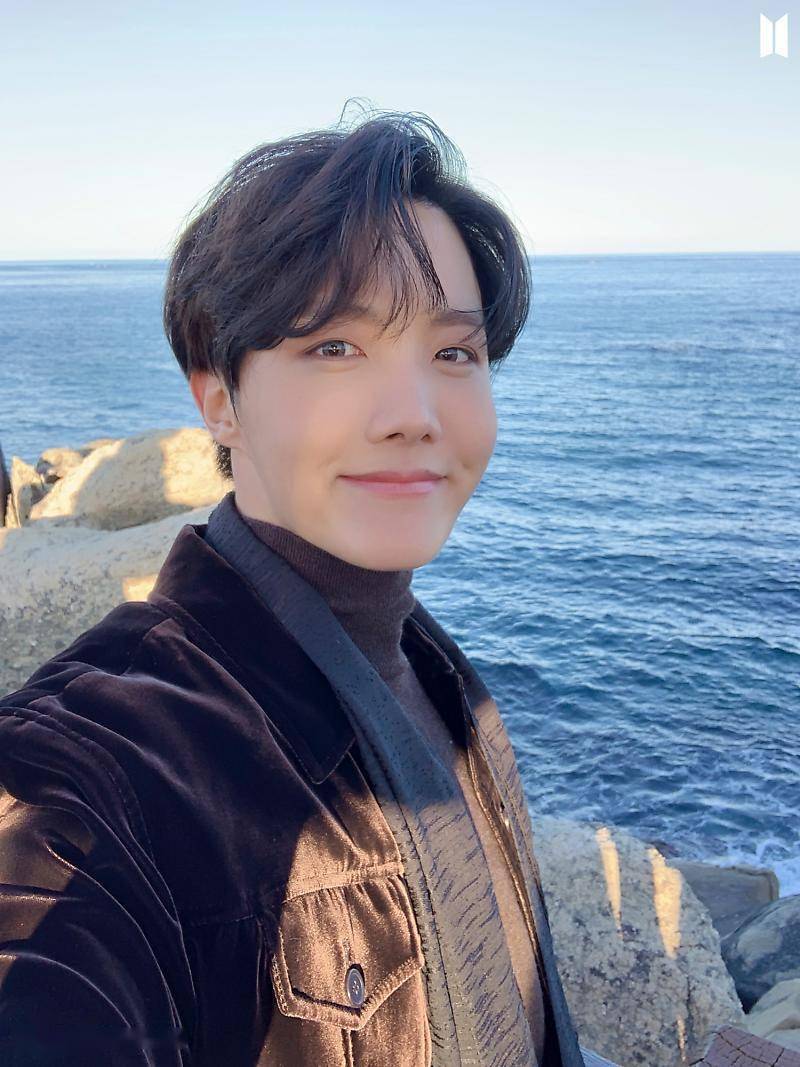 防弹少年团冬日特典幕后照片大公开快来收藏你的冬日男友吧