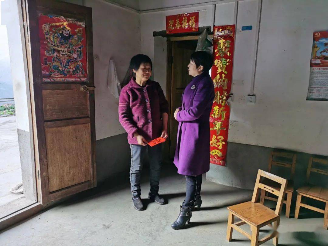 吴德莲深入基层走访慰问困难党员困难群众