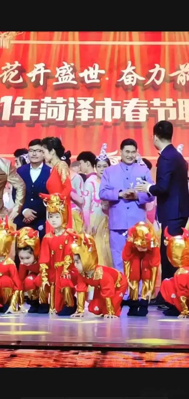 怎么才能参加春节联欢晚会 fb0785aab38b48c99d2c62b322037ebc.jpeg