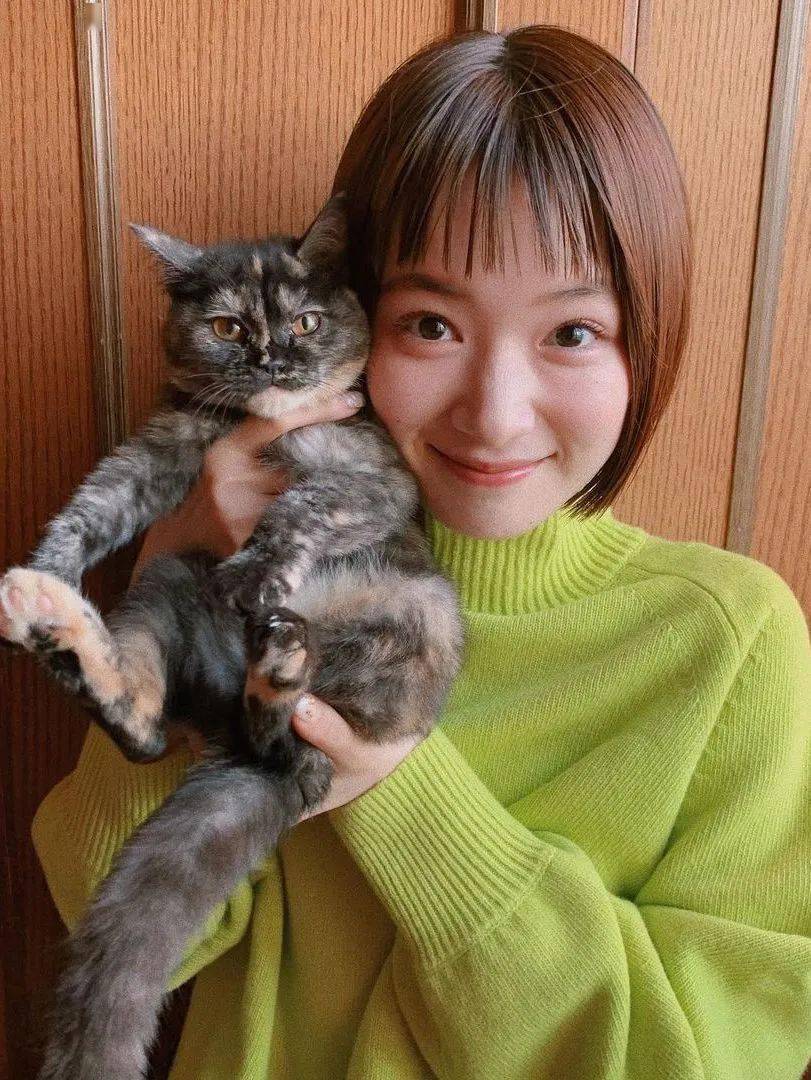 石田千寻的人气可谓是从日本蔓延到中国,起初大家只是搬运她 ig 的