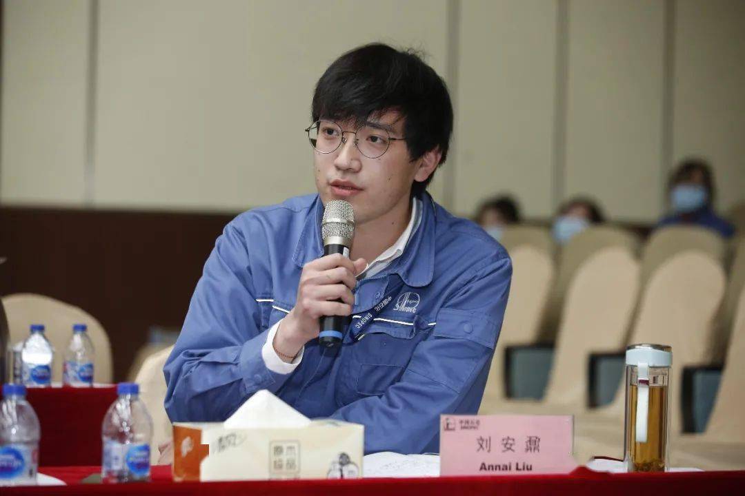 催化剂公司举行博士后科研工作站揭牌仪式暨博士交流座谈会_焦阳