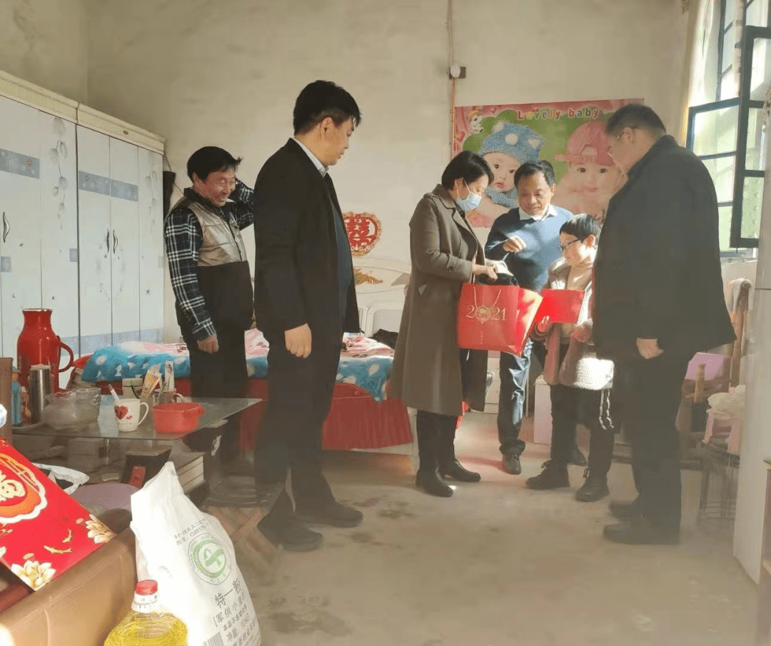 【工作动态】县政协副主席张宇东,温九真到渠村乡开展春节走访慰问