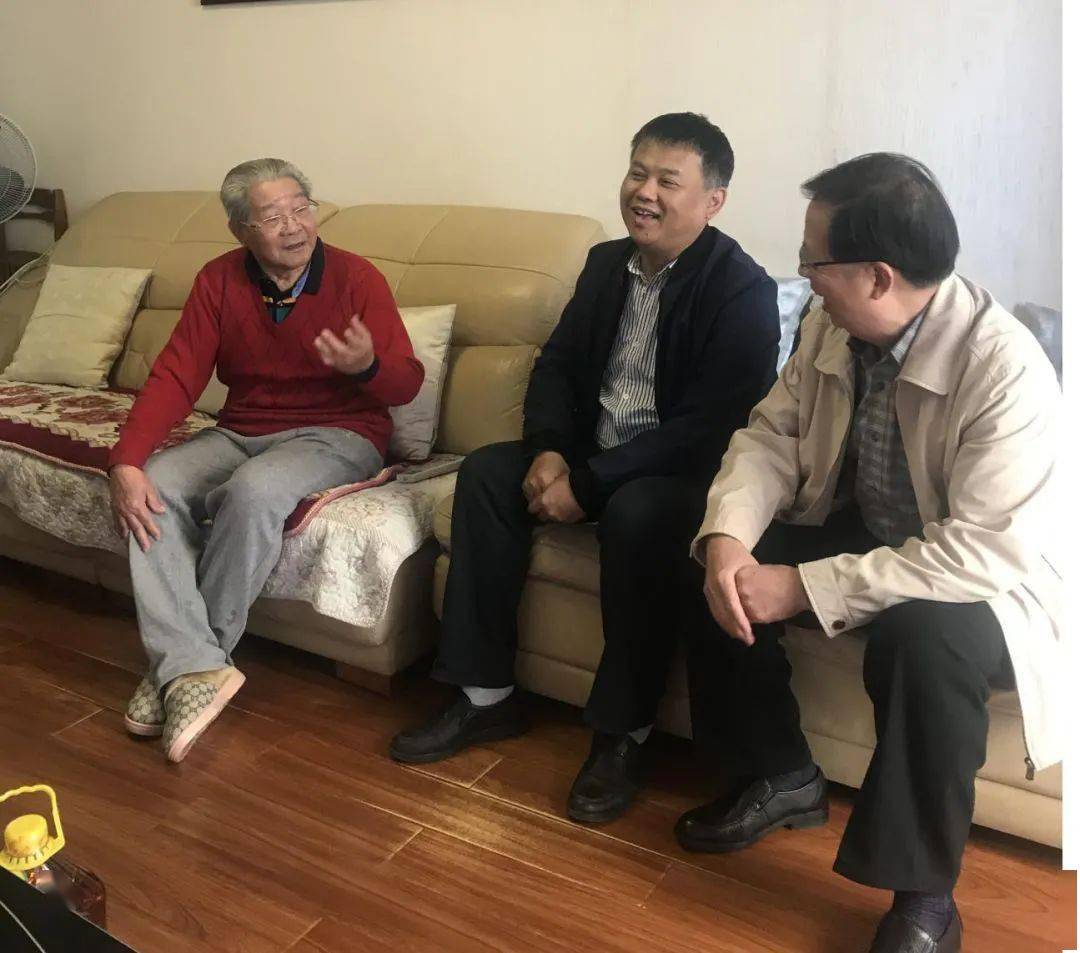 浓浓祝福暖人心 殷殷关怀寄深情