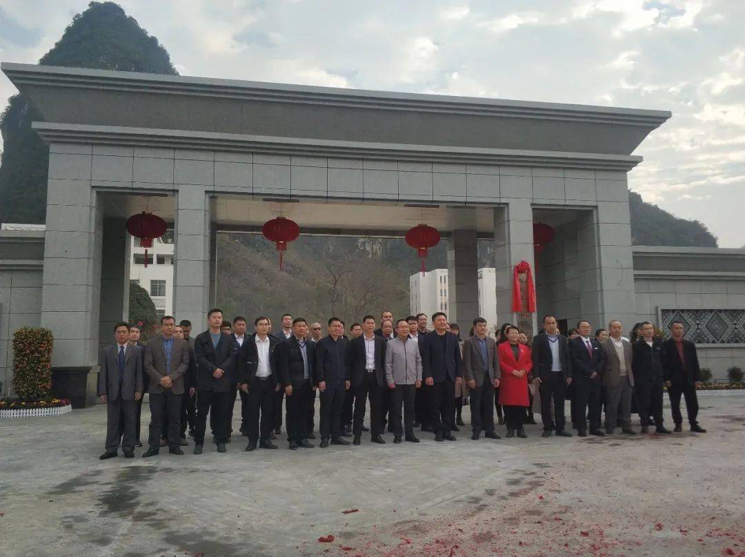 靖西二中北校区新校门落成揭牌新大门惊艳亮相