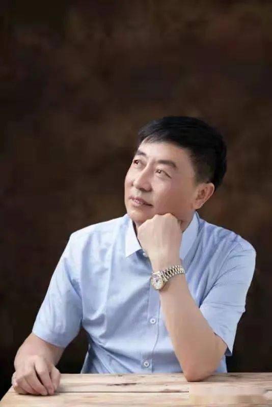 高志旺,笔名碧青,自幼喜欢文学,书法,绘画,体育.