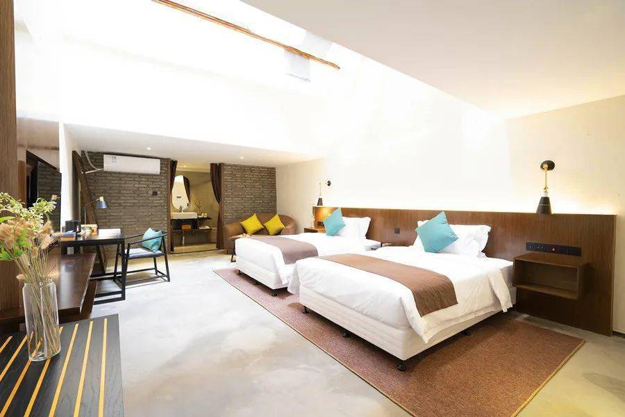 大余丫山景区推出"乡村嘉年华"系列活动,游客可以体验乡俗特色巡游