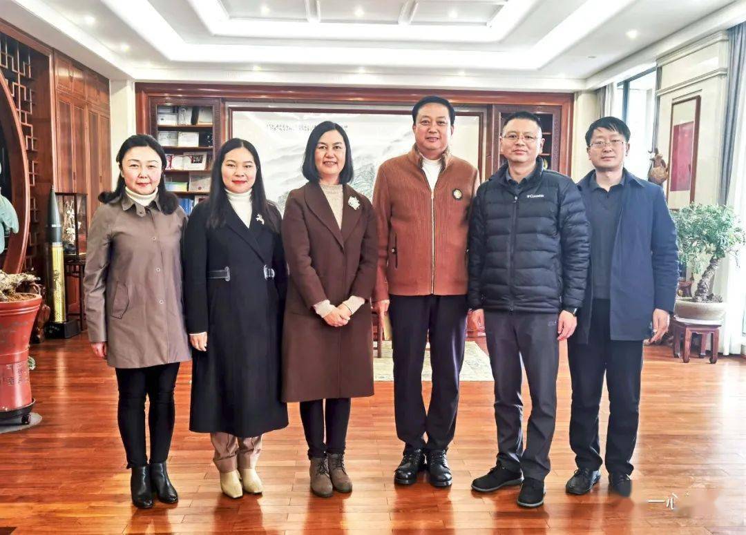 头条云南省卫健委领导昨天慰问省委联系专家阮鸿献