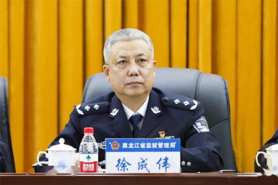 省监狱管理局局长谭尊华代表局党委作工作报告,总结了2020年工作,分析